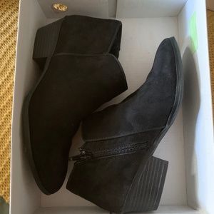 Ankle bootie’s
